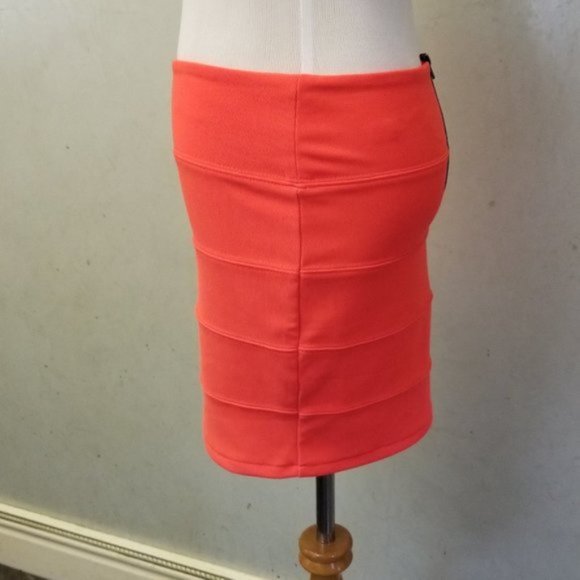 Millau pencil mini red skirt size XS (283) - Picture 7 of 7